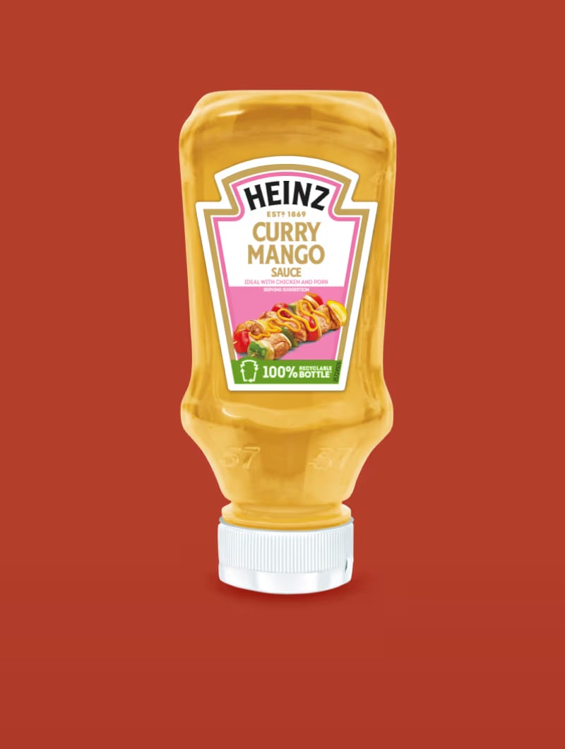 Pullo Heinz Burgerkastiketta oranssilla taustalla.