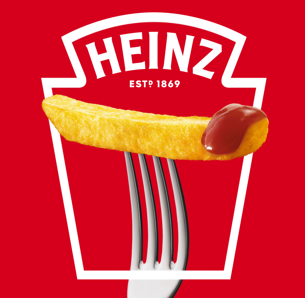 Batata frita dourada com ketchup Heinz num garfo. Logótipo Heinz e "ESTB 1869" em fundo vermelho. 