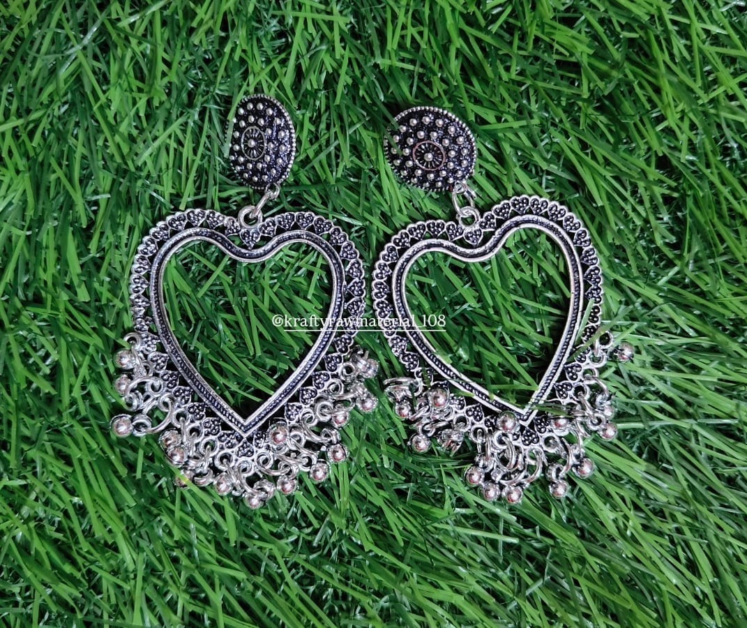 Jhumka G