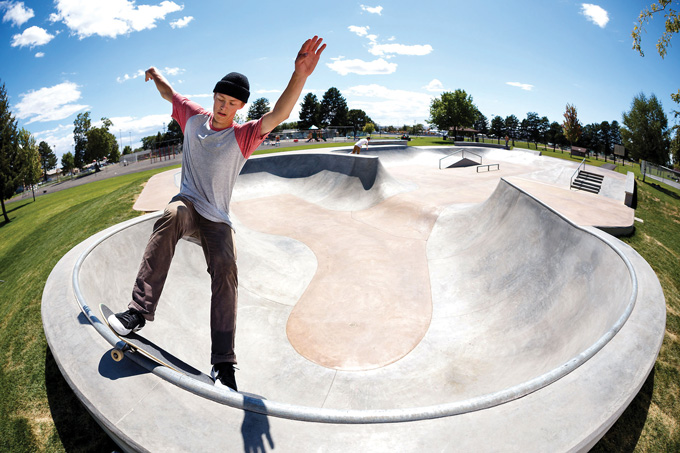 Alex Lobasyuk, f/s smith. Photo: Bobby Escobedo