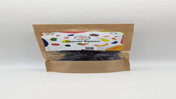 Яблучні фріпси з мигдалем та пюре лохини