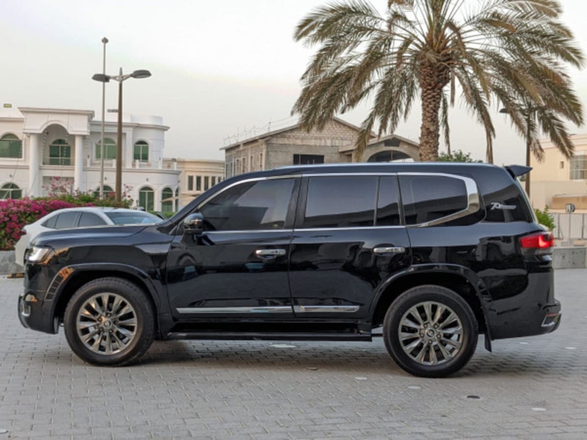 2013 Toyota Land Cruiser photo 1
