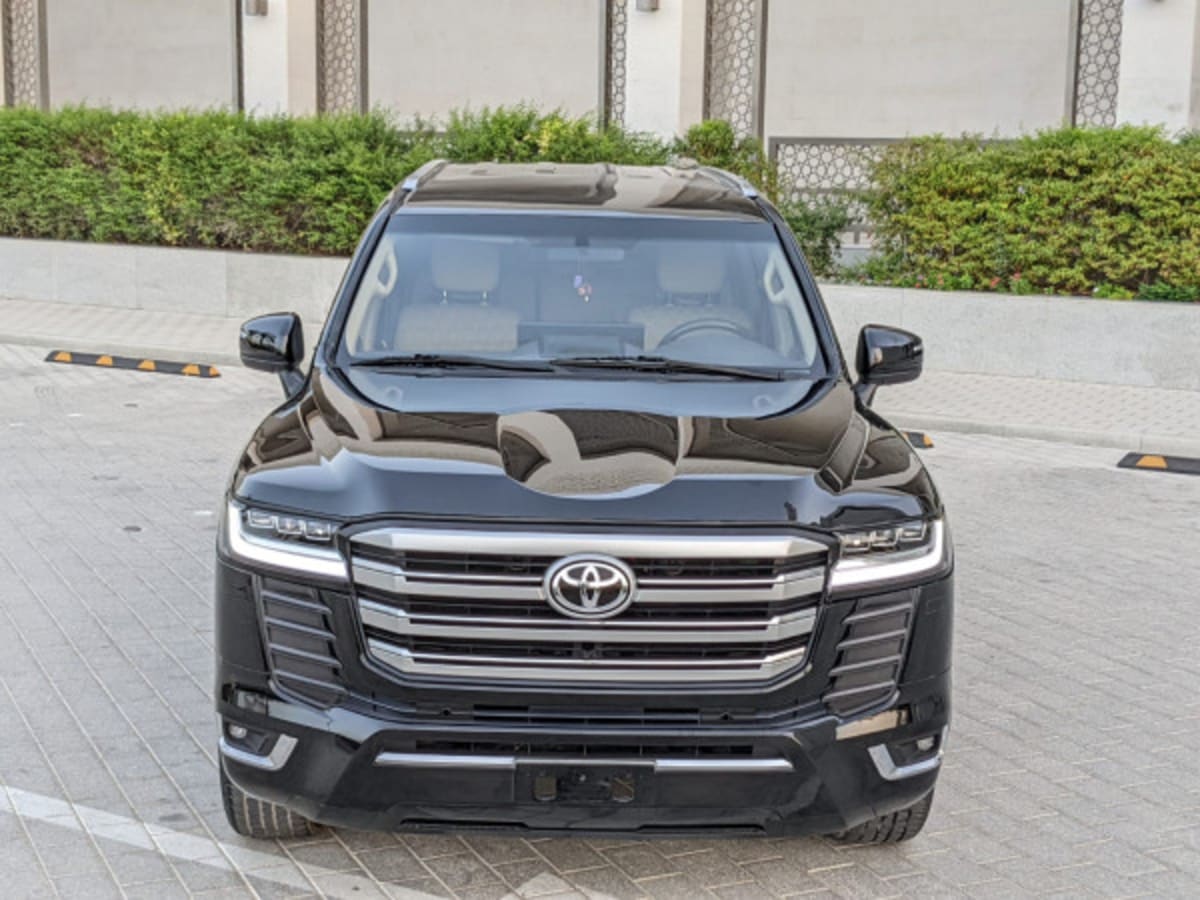 2013 Toyota Land Cruiser photo 1