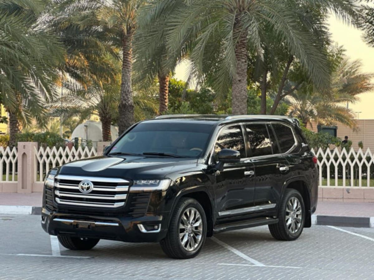 2014 Toyota Land Cruiser photo 1
