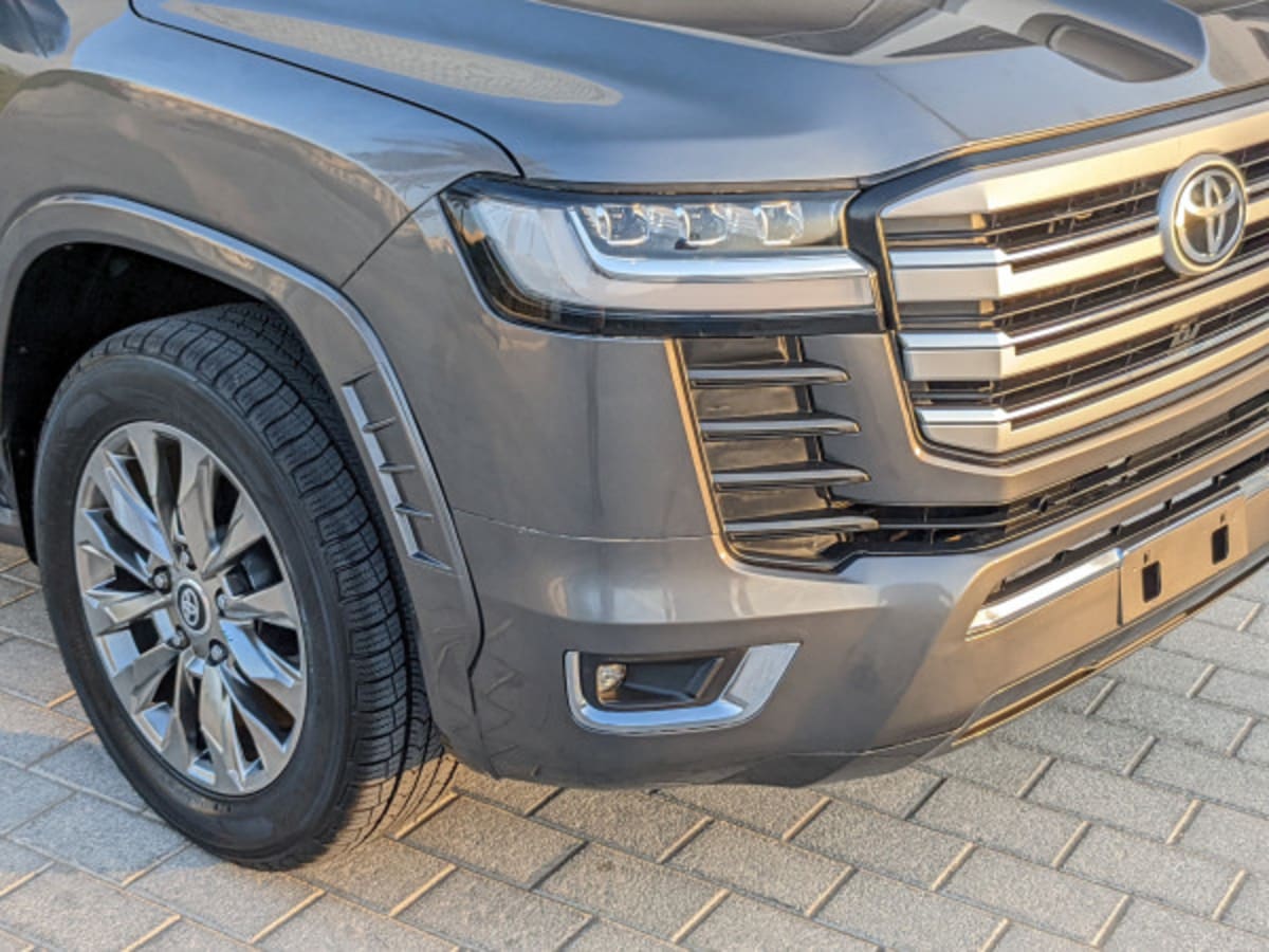 2014 Toyota Land Cruiser photo 1