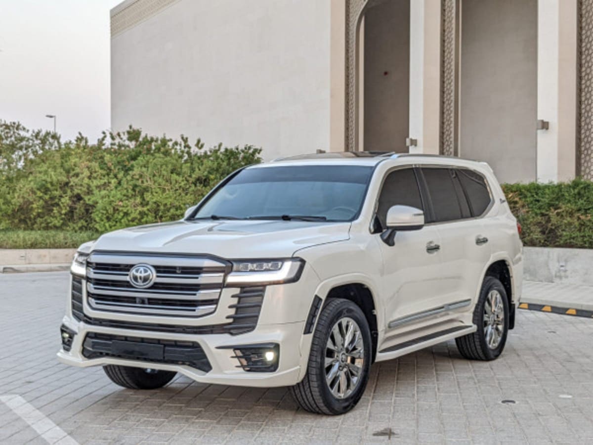2015 Toyota Land Cruiser photo 1