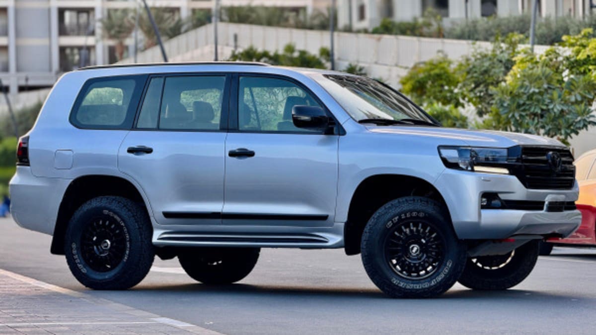 2016 Toyota Land Cruiser photo 1