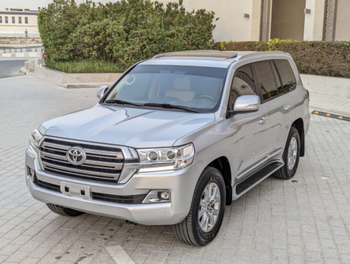 2019 Toyota Land Cruiser photo 1