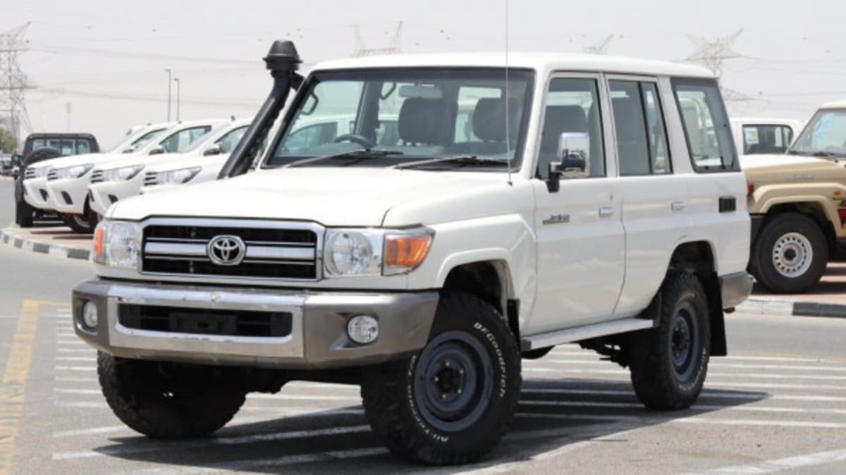 2017 Toyota Land Cruiser Hardtop photo 1