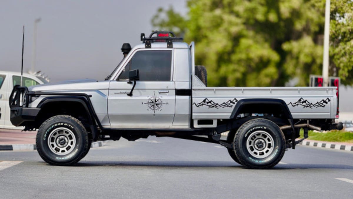 2007 Toyota Land Cruiser Pickup photo 1