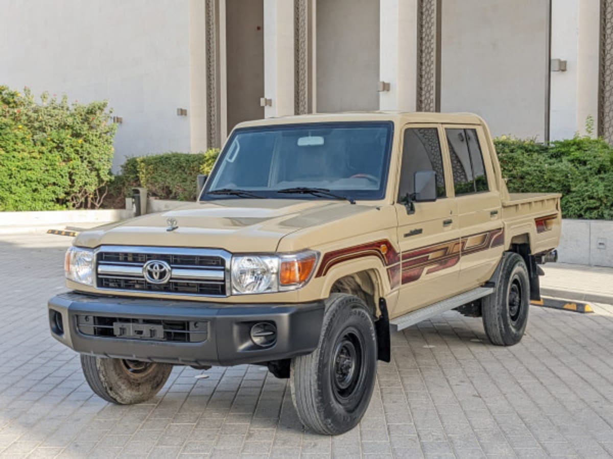 2014 Toyota Land Cruiser Pickup photo 1