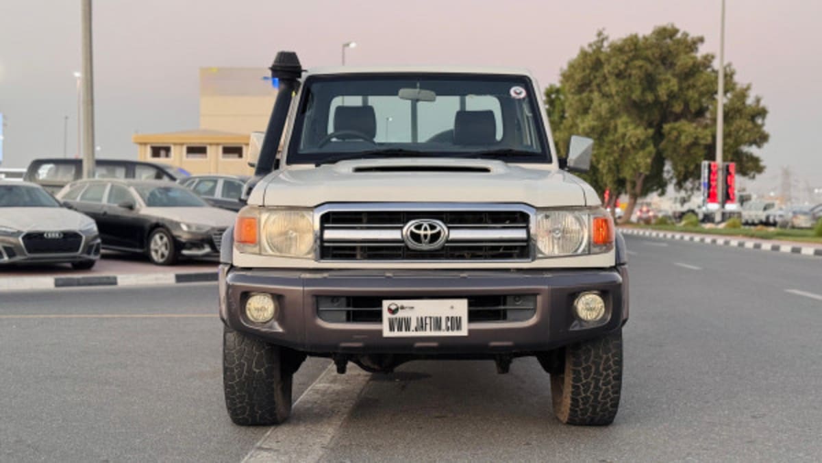 2016 Toyota Land Cruiser Pickup photo 1