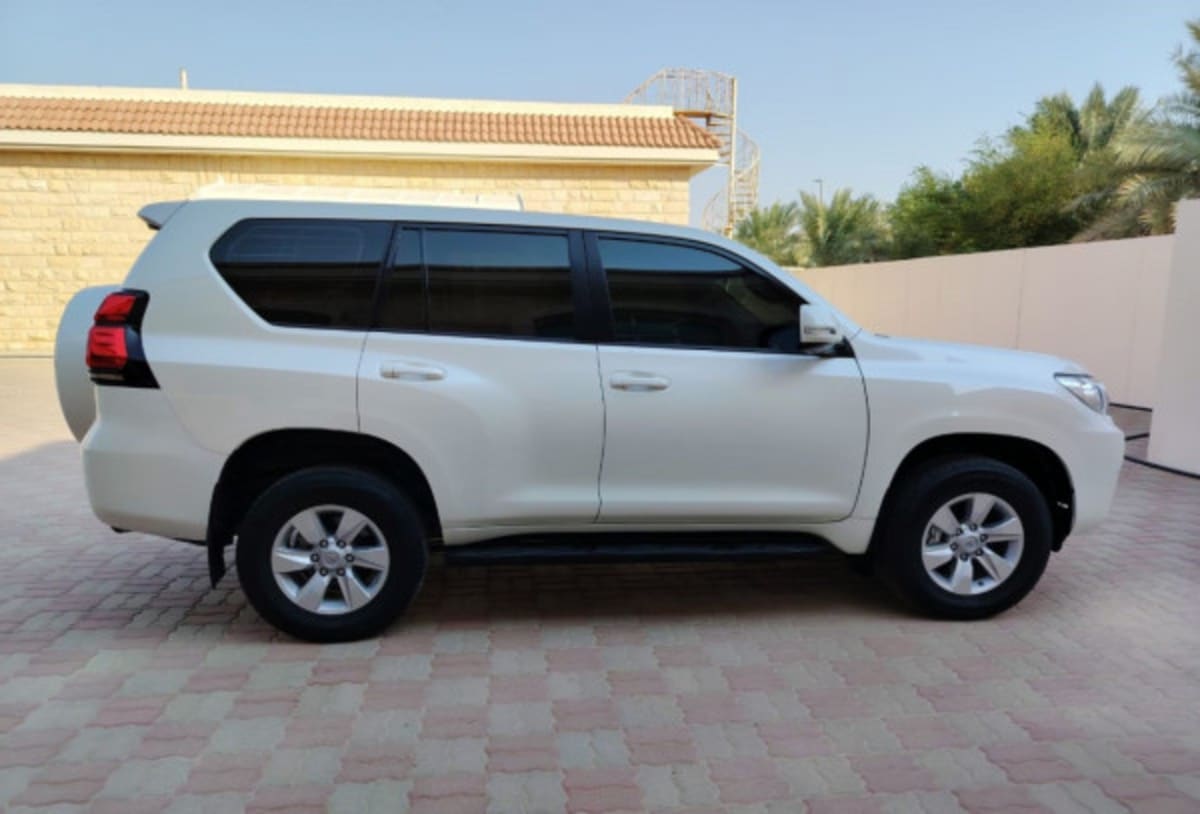 2023 Toyota Land Cruiser Prado photo 1