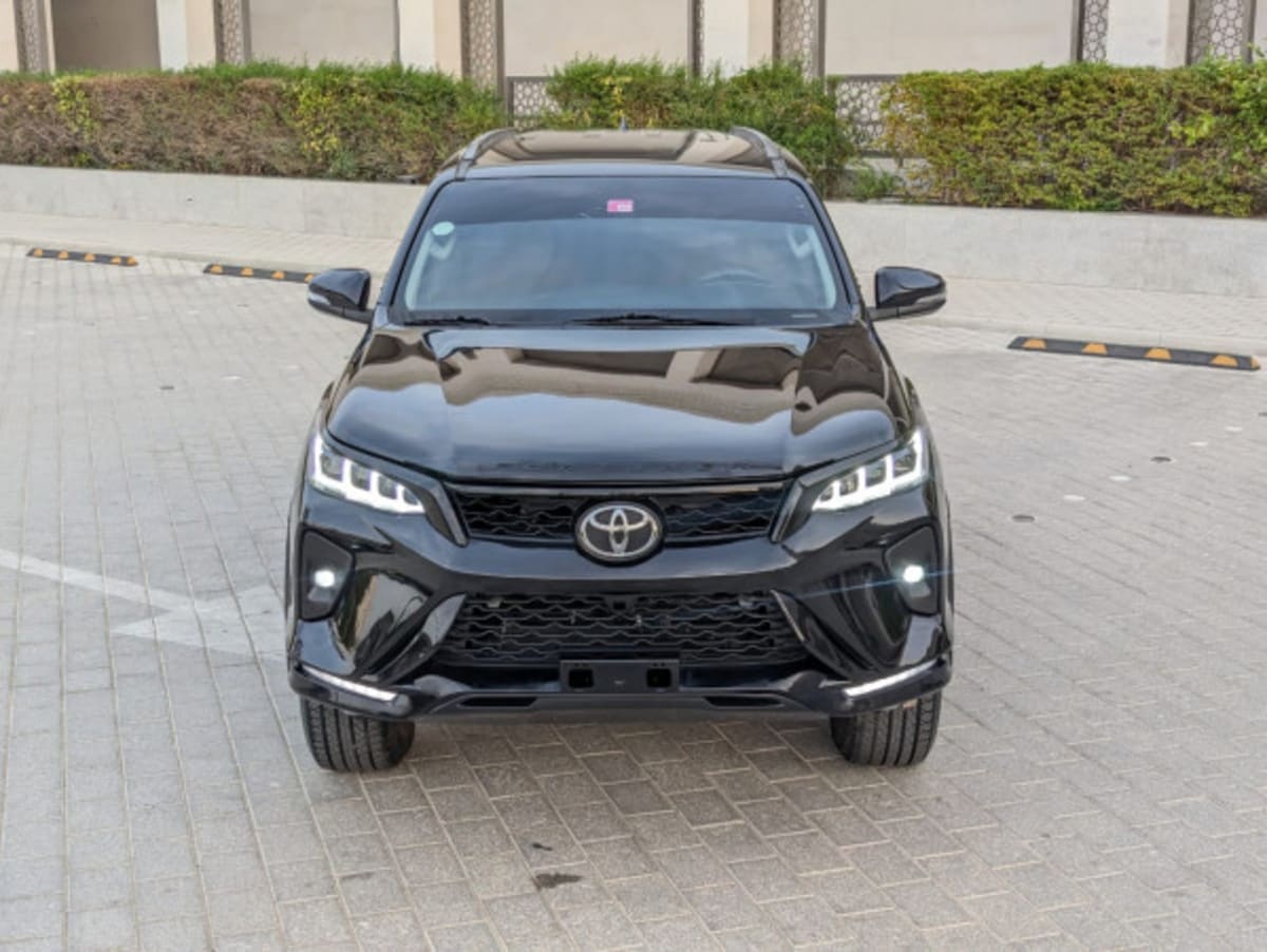 2020 Toyota Fortuner photo 1