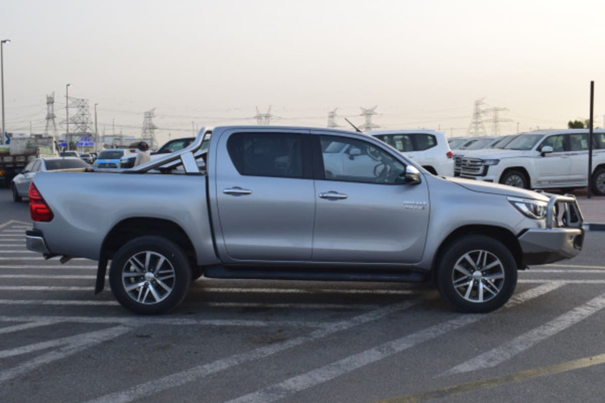 2020 Toyota Hilux photo 1