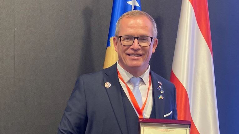Kryetari i Komitetit Austriak për Zgjerimin e NATO-s i propozon Ramës largimin në Vjenë