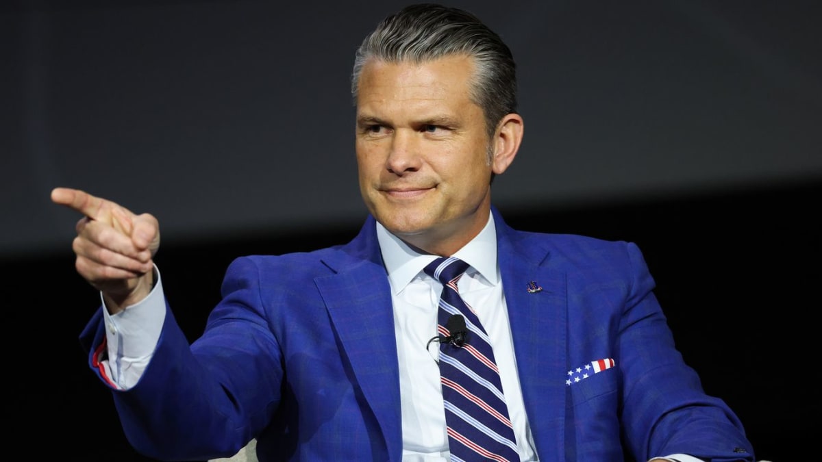 Sekretari i Mbrojtjes Pete Hegseth zhvillon takim me Netanyahun në Izrael para zgjedhjeve