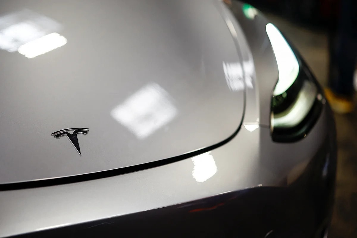 Aksionet e Tesla-s lënë pas pjesën tjetër të "Magjishmeve 7", duke u rritur në vendin e parë për muajin tetor