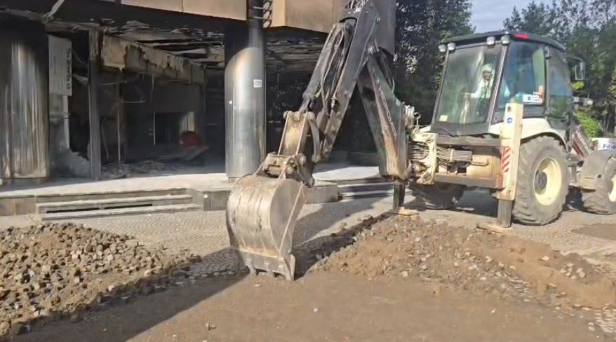 Kryeministri Rama paralajmëron masa të forta ndaj protestuesve, nisin ndërhyrjet me fadroma në bulevard