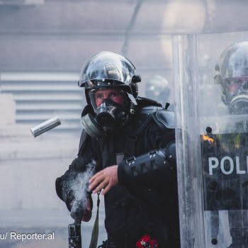 Reagon IDU për protestat në Shqipëri: Të ndalet dhuna dhe të mbahen zgjedhje të parakohshme