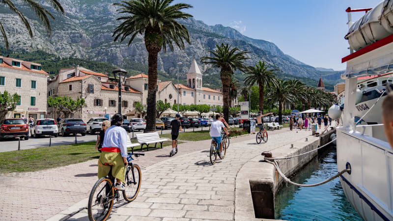 Hamnpromenad i Makarska