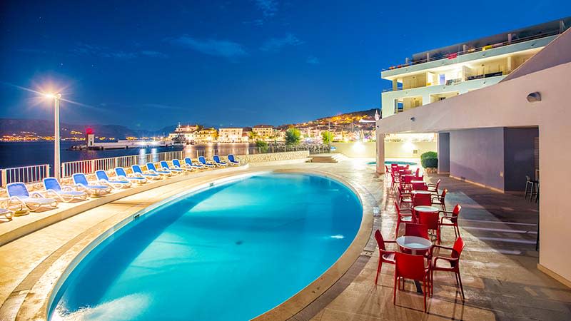 Pool p hotell Pastura under kvllen