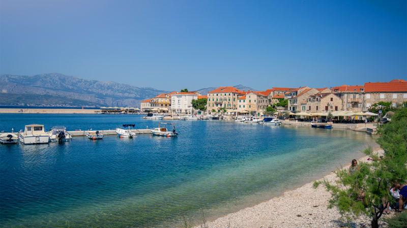 Strand i Postira p Brac i Kroatien