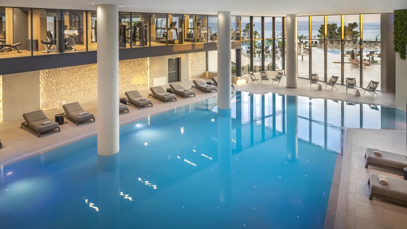 Inomhus pool p hotell Aminess
