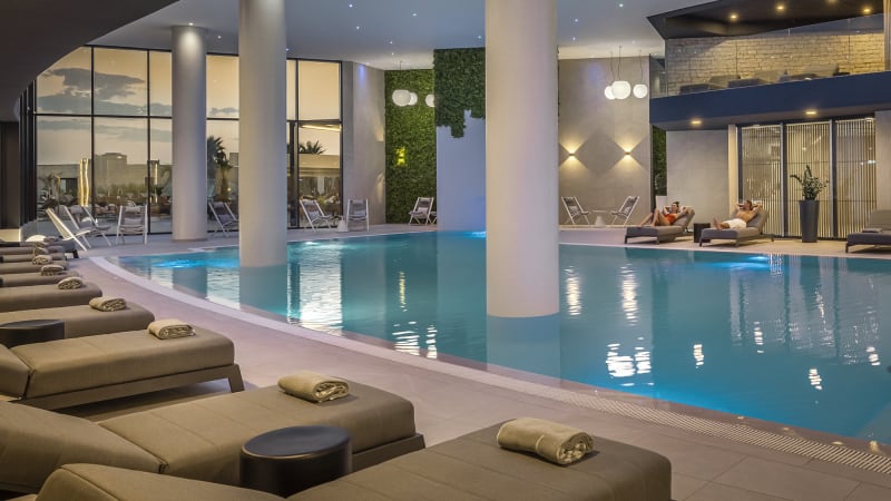 Inomhus pool p hotell Aminess