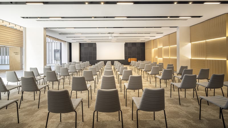 Konferenssal med stolar