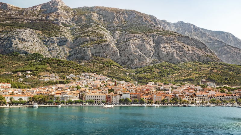 Vy ver Makarska stad
