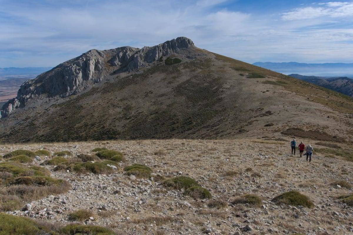 Climbing up from the col. Cabaza de Caballo in the distance