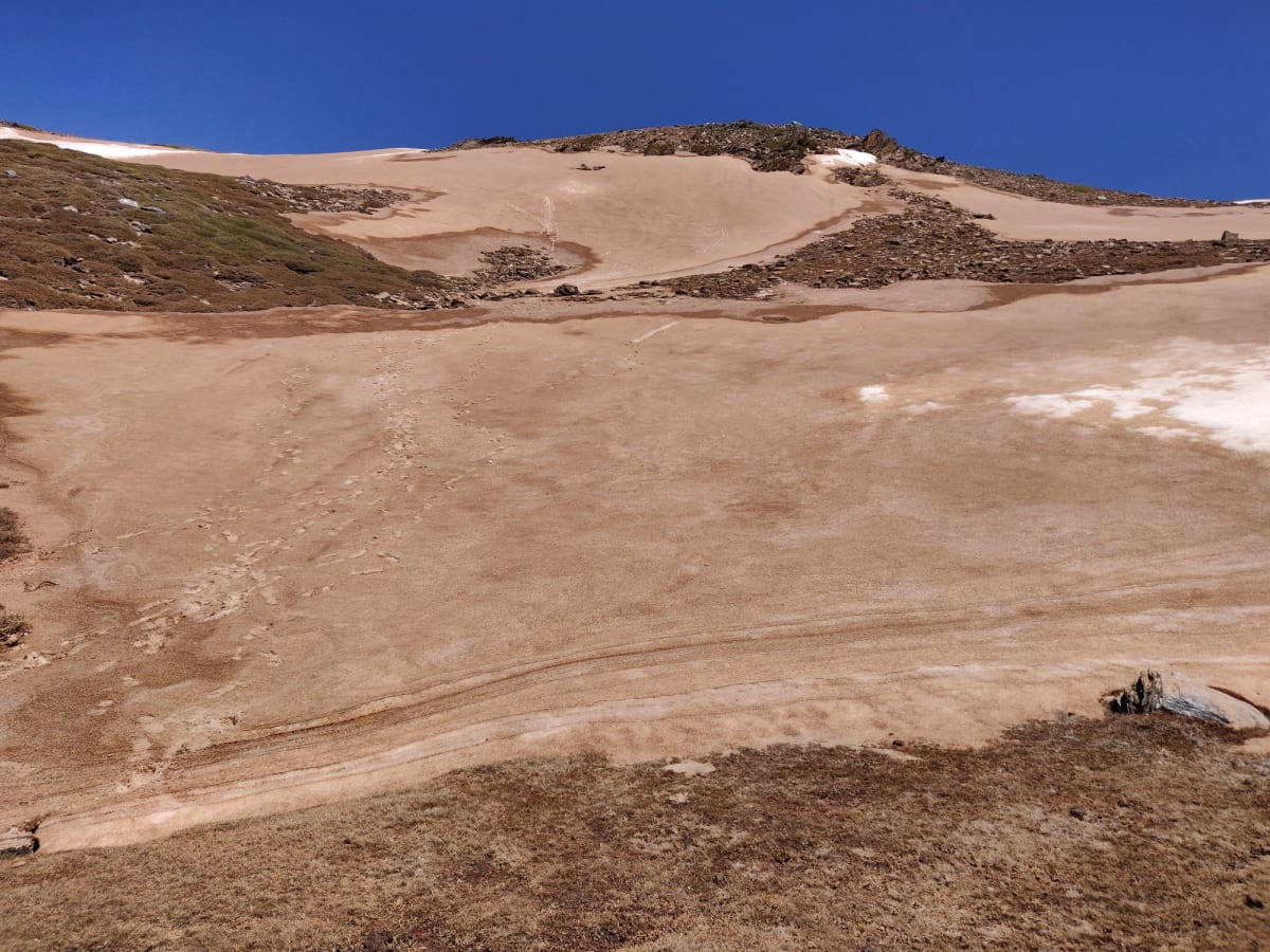The accident area can be seen on the upper snowfield