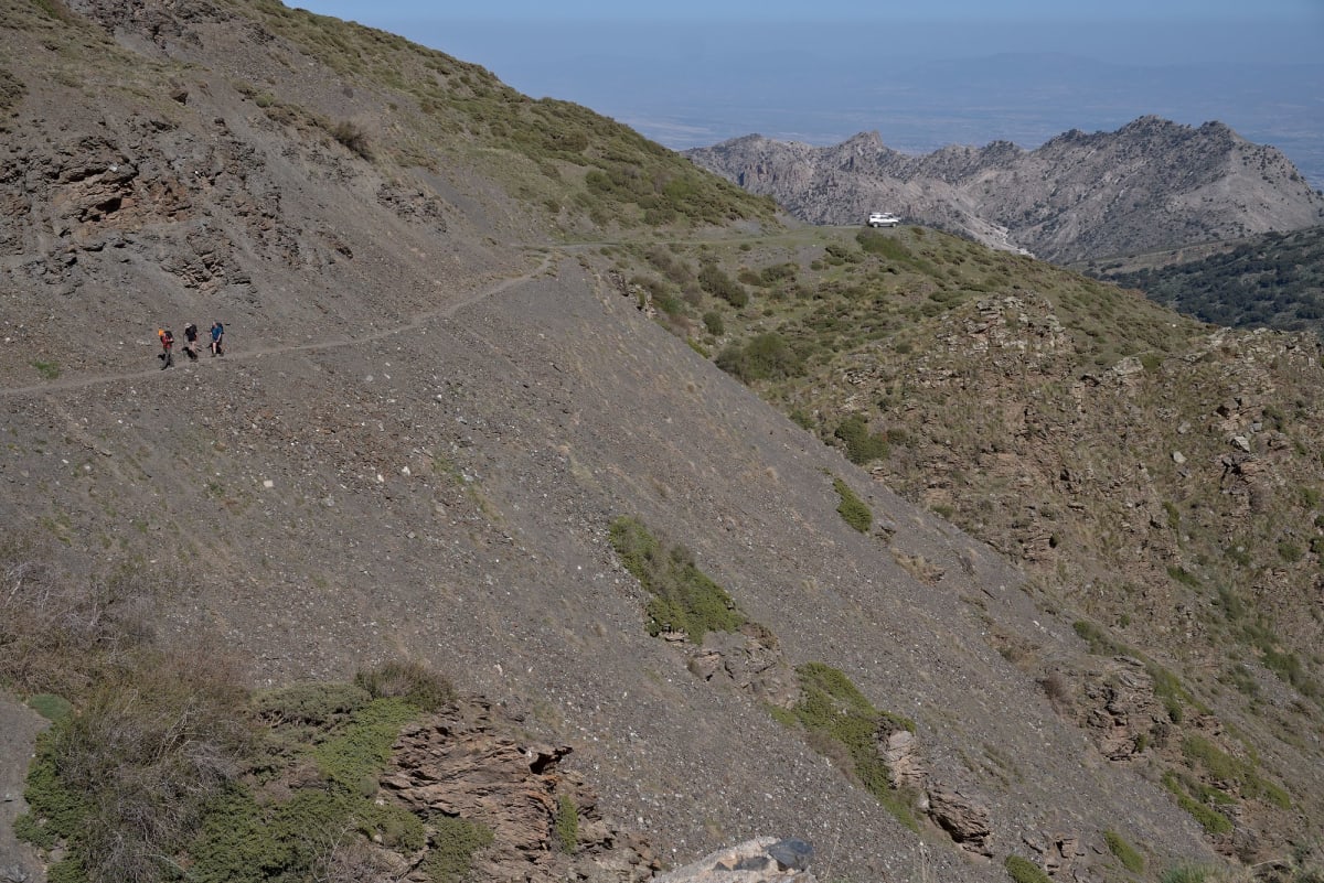 The cars parked at the spectacular Fuente Fria