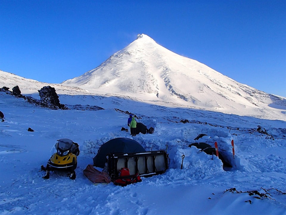 This photo actually belongs in the next post but it shows the spare summer tent. Only had to build one snow wall as we used one of our snow walls and the sledge to protect it. Also you can see my emergency toilet has been completely filled with snow
