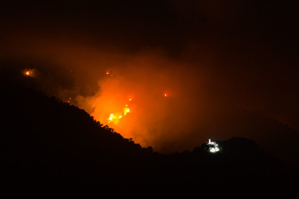 spectacular photo of the Ermita Cristo del Zapato above Pinos de Valle