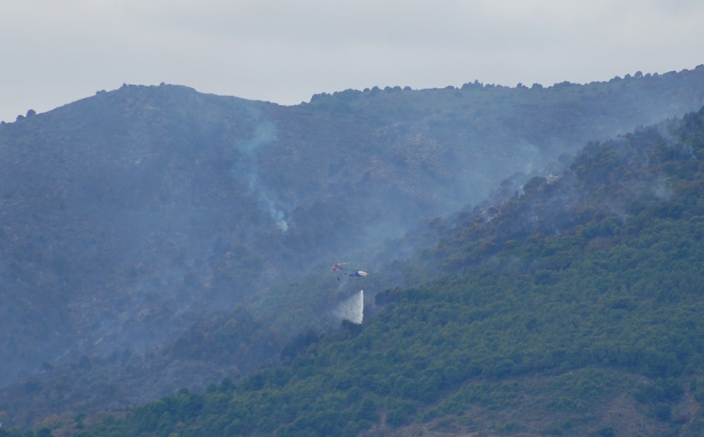 The fire is well under control now, 1 helicopter empties his water whilst the other goes off for a refill