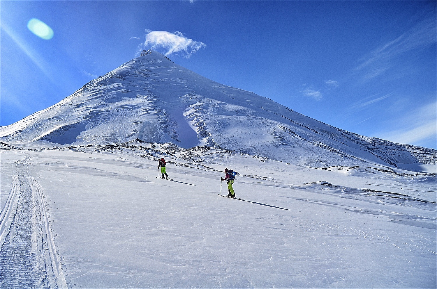 Igor and Julia on their way up the glacier towards the volconologists hut (high camp)