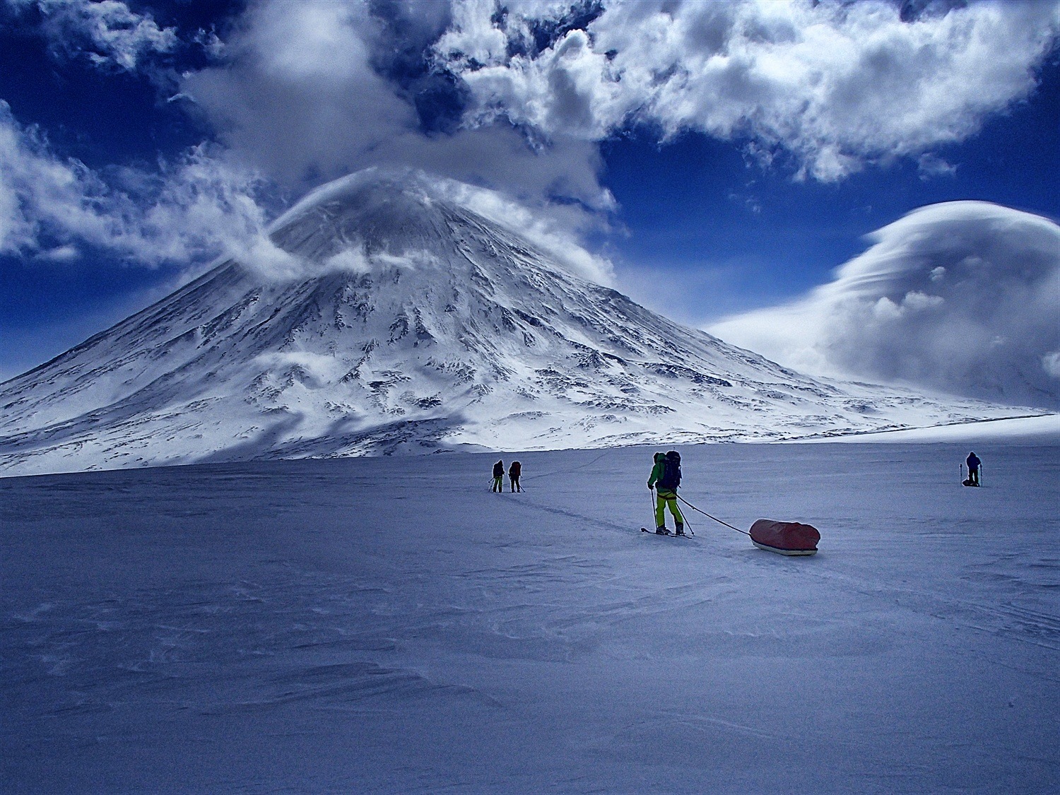 On the plateau. Richard pulling the pulk
