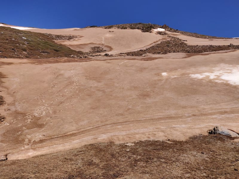 The accident area can be seen on the upper snowfield