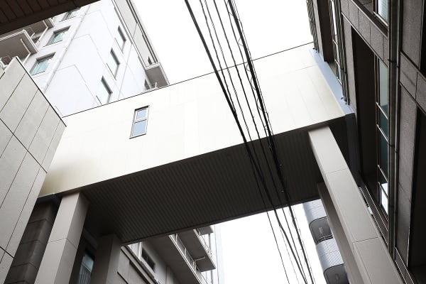 上空通路工事（川崎市総合病院）