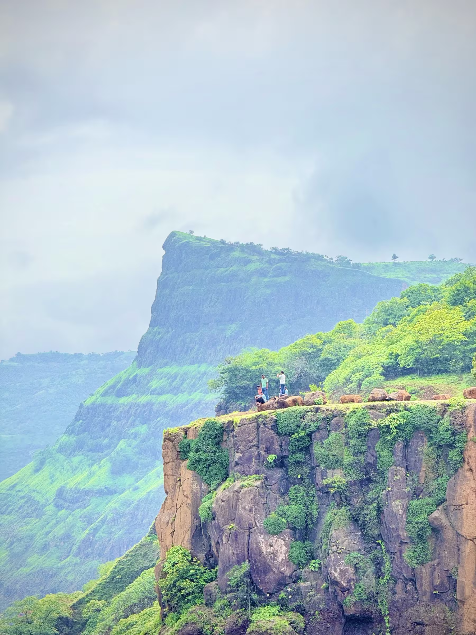 Waterfalls, streams, and rugged rocks near the Madhe Ghat cliff drop
