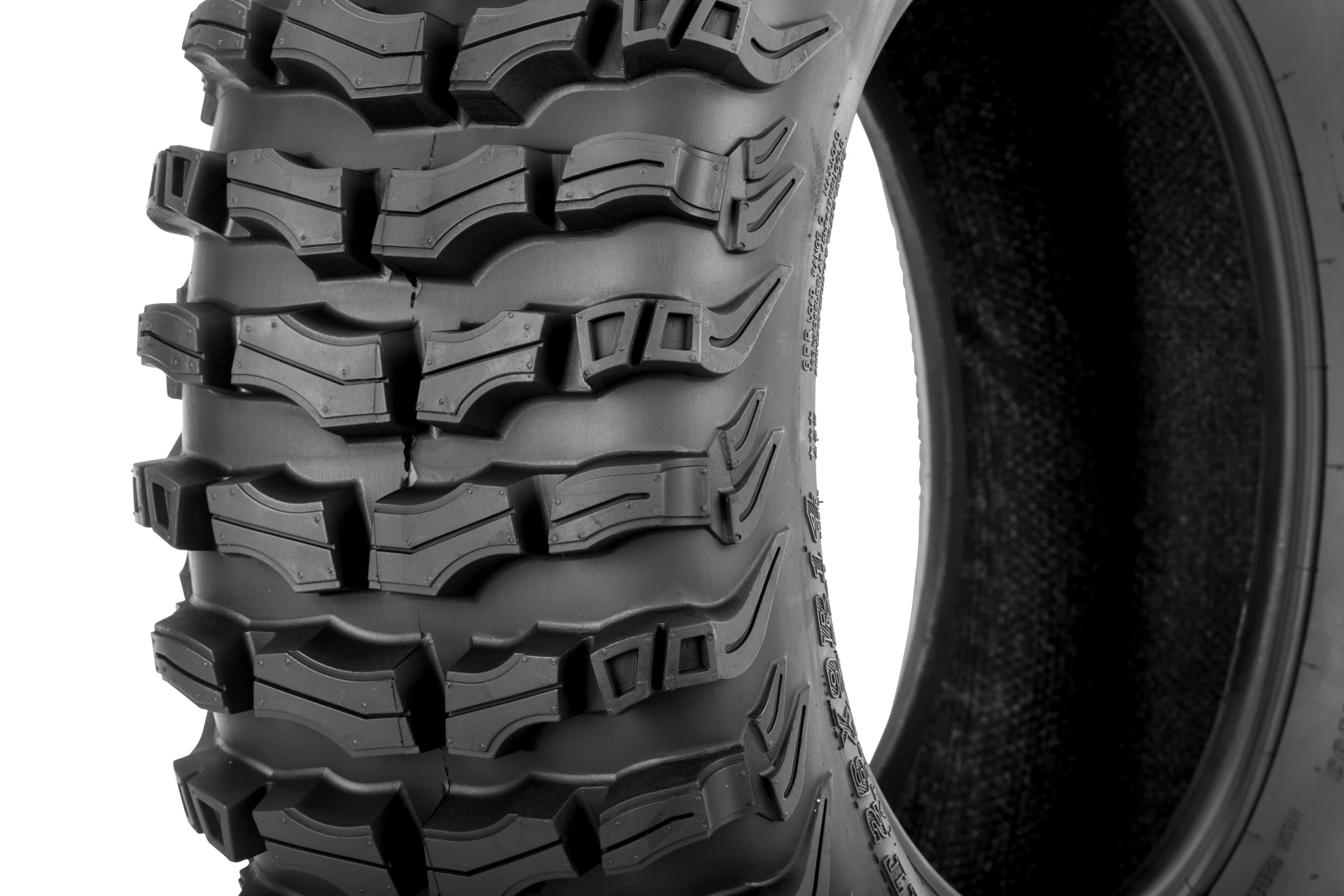 Sedona Buzz Saw RT tire, close-up of shoulder tread and sidewall