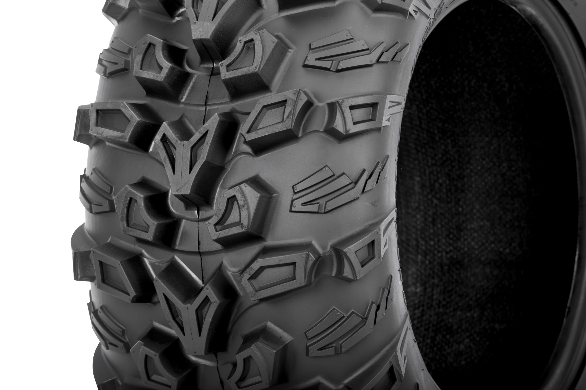 Sedona Mud Rebel RT tire, close-up of shoulder tread and sidewall