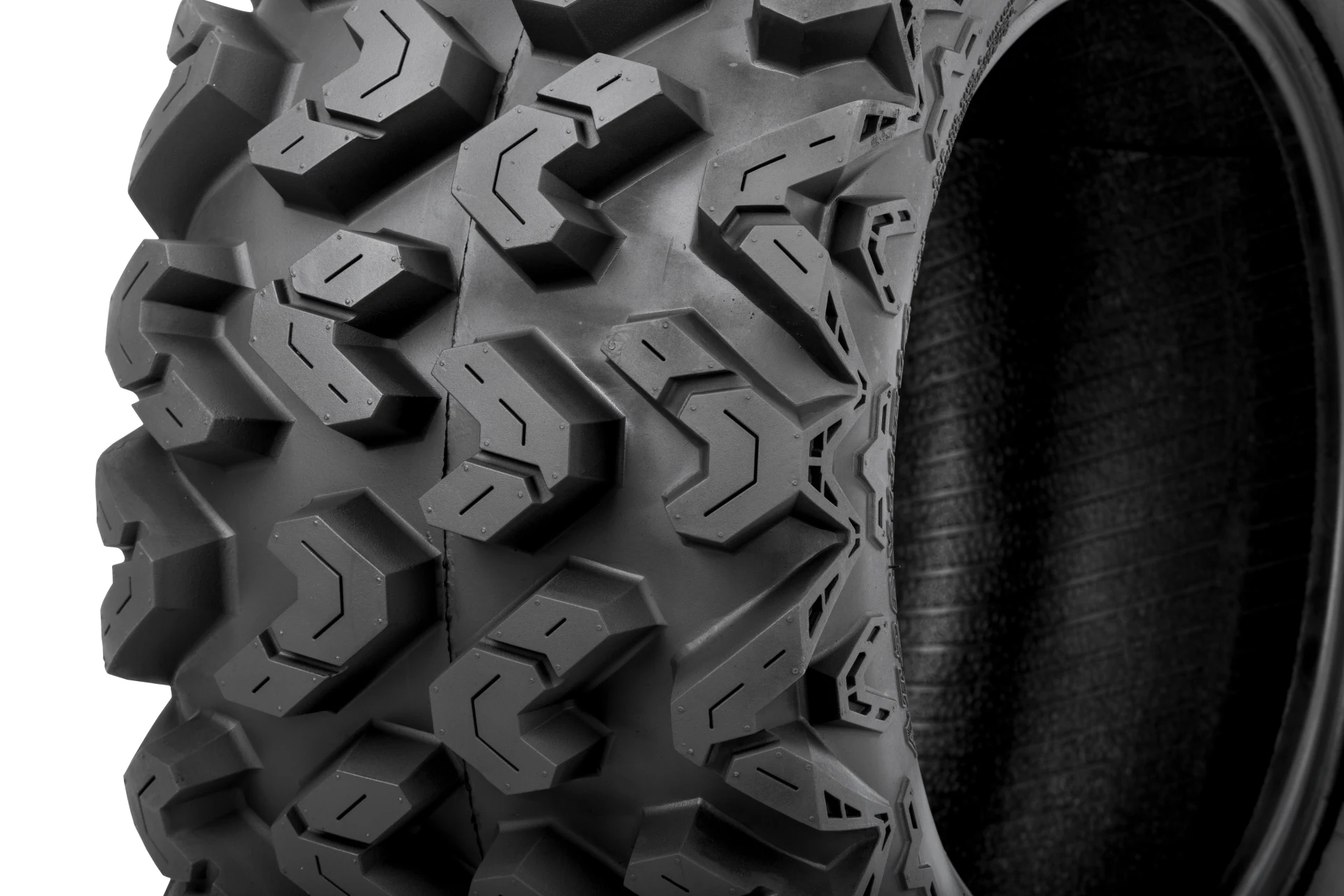 Sedona Rip Saw RT tire, close-up of shoulder tread and sidewall
