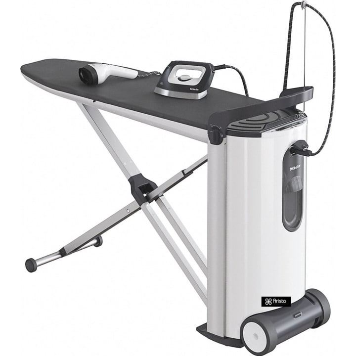 מגהץ קיטור Miele B4847 כולל שולחן גיהוץ מתנפח