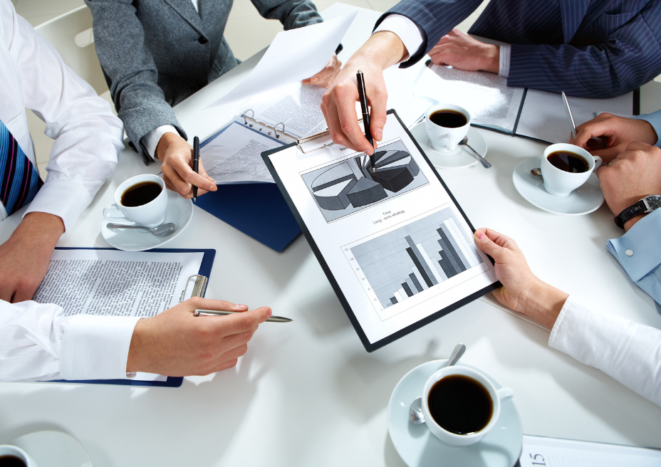 Easy Interest Blog - A Beginner's Guide to Starting a Successful Business in 2023: Essential Tools and Strategies for Growth