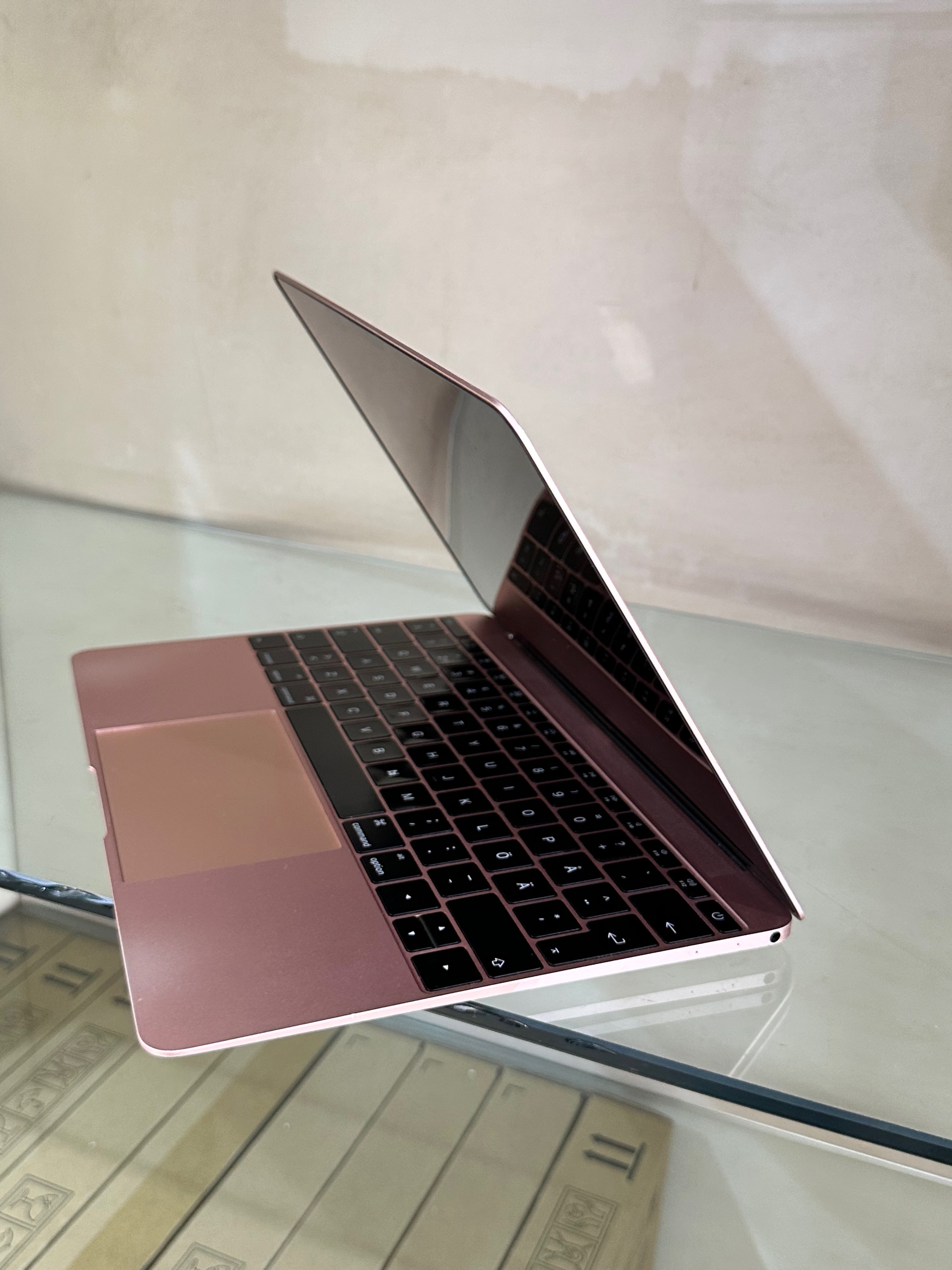 Apple Macbook 2016 Core M7, 8gb/512gb | Free Online Marketplace to