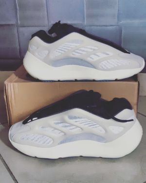 Adidas yeezy 700 v3 azael