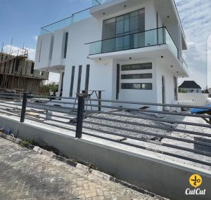 Luxury 5bedroom detached duplex for sale